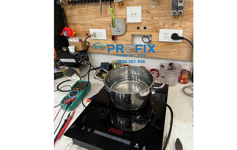 Ngoài nhận sửa bếp từ Junger tại nhà, khách hàng có thể mang bếp đến Profix để sửa chữa.